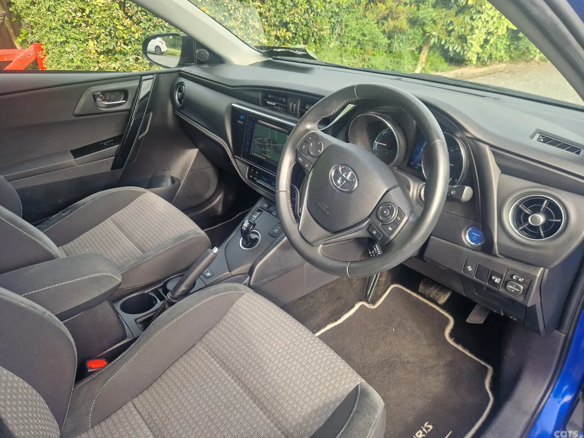 Toyota Auris Hatchback, Petrol Hybrid, 2018, Blue