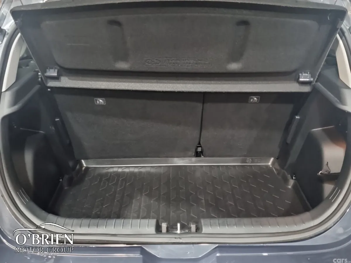 Hyundai i20 Hatchback, Petrol, 2024, Grey