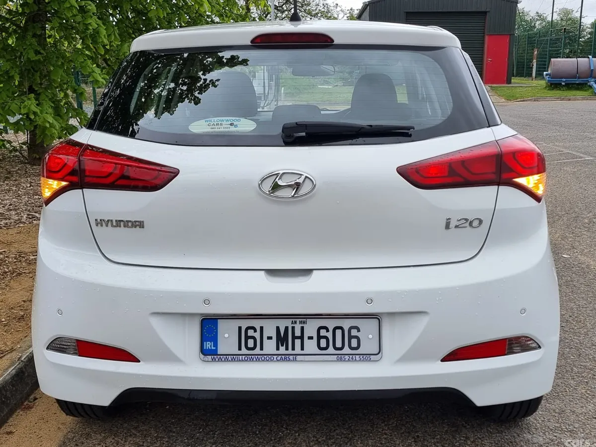 Hyundai i20 Hatchback, Diesel, 2016, White
