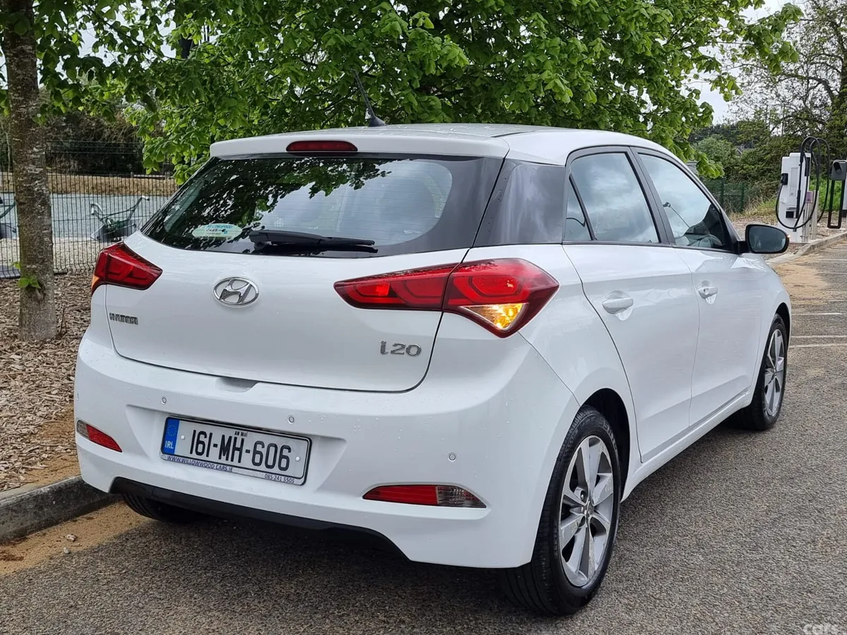 Hyundai i20 Hatchback, Diesel, 2016, White