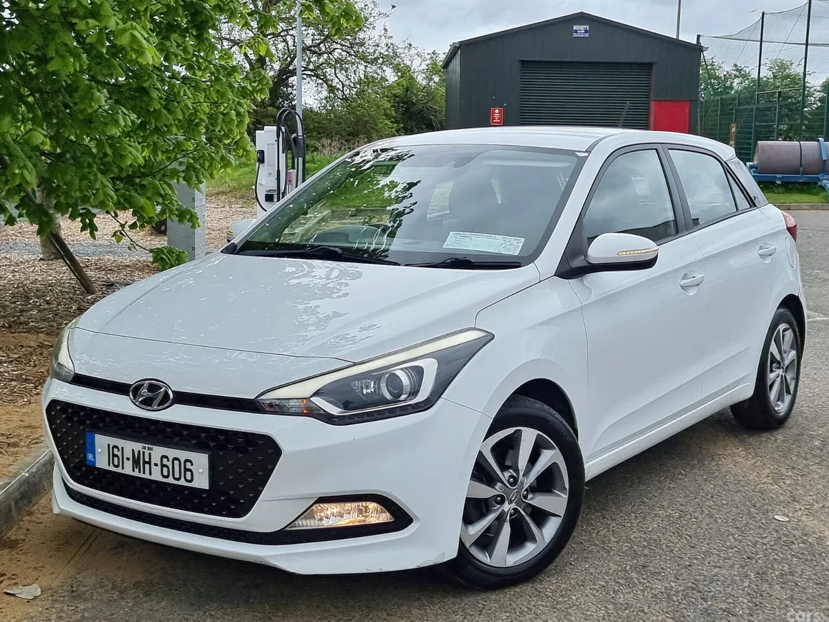 Hyundai i20 Hatchback, Diesel, 2016, White