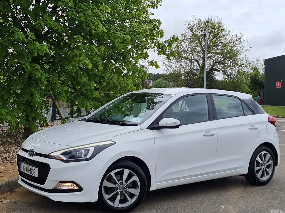 Hyundai i20 Hatchback, Diesel, 2016, White