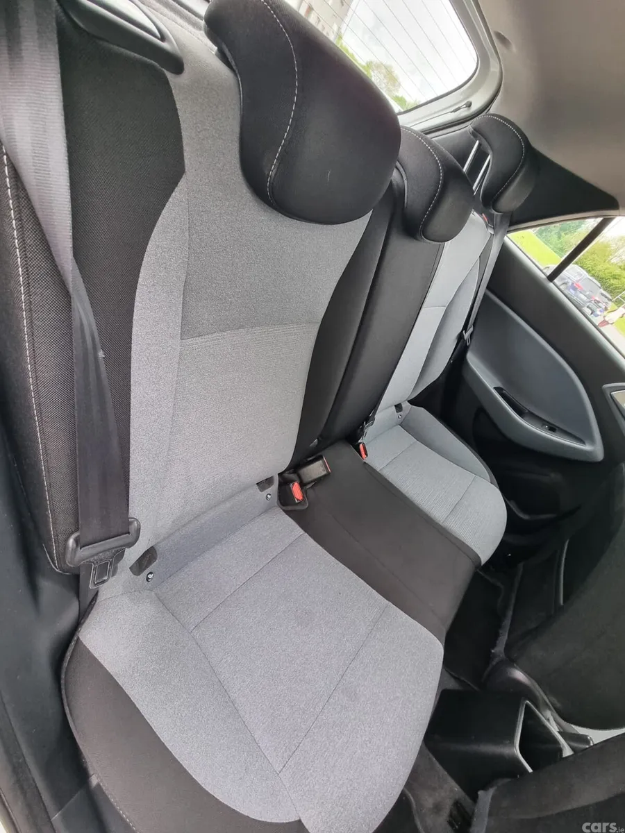 Hyundai i20 Hatchback, Diesel, 2016, White