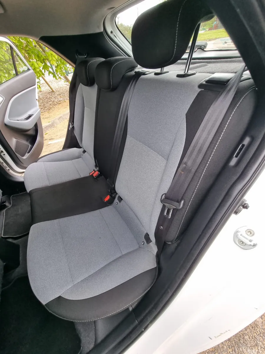 Hyundai i20 Hatchback, Diesel, 2016, White