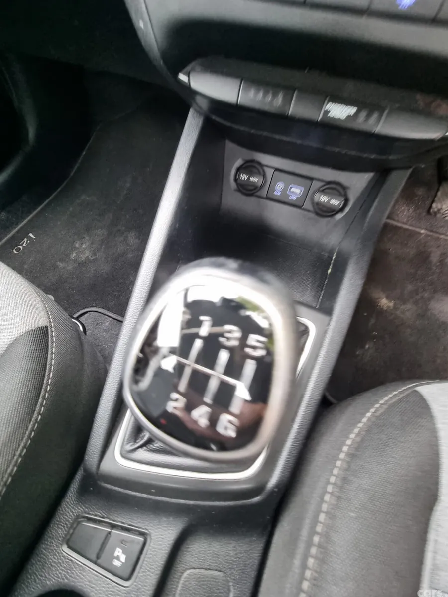 Hyundai i20 Hatchback, Diesel, 2016, White