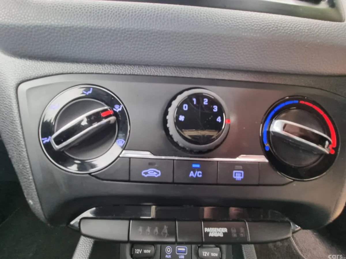 Hyundai i20 Hatchback, Diesel, 2016, White