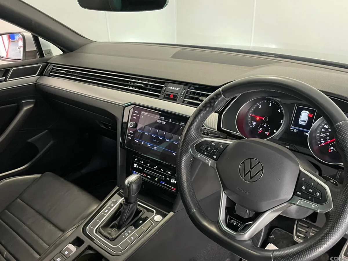 Volkswagen Passat Estate, Diesel, 2023, Silver