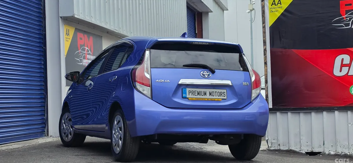 Toyota Aqua Hatchback, Petrol Hybrid, 2016, Blue