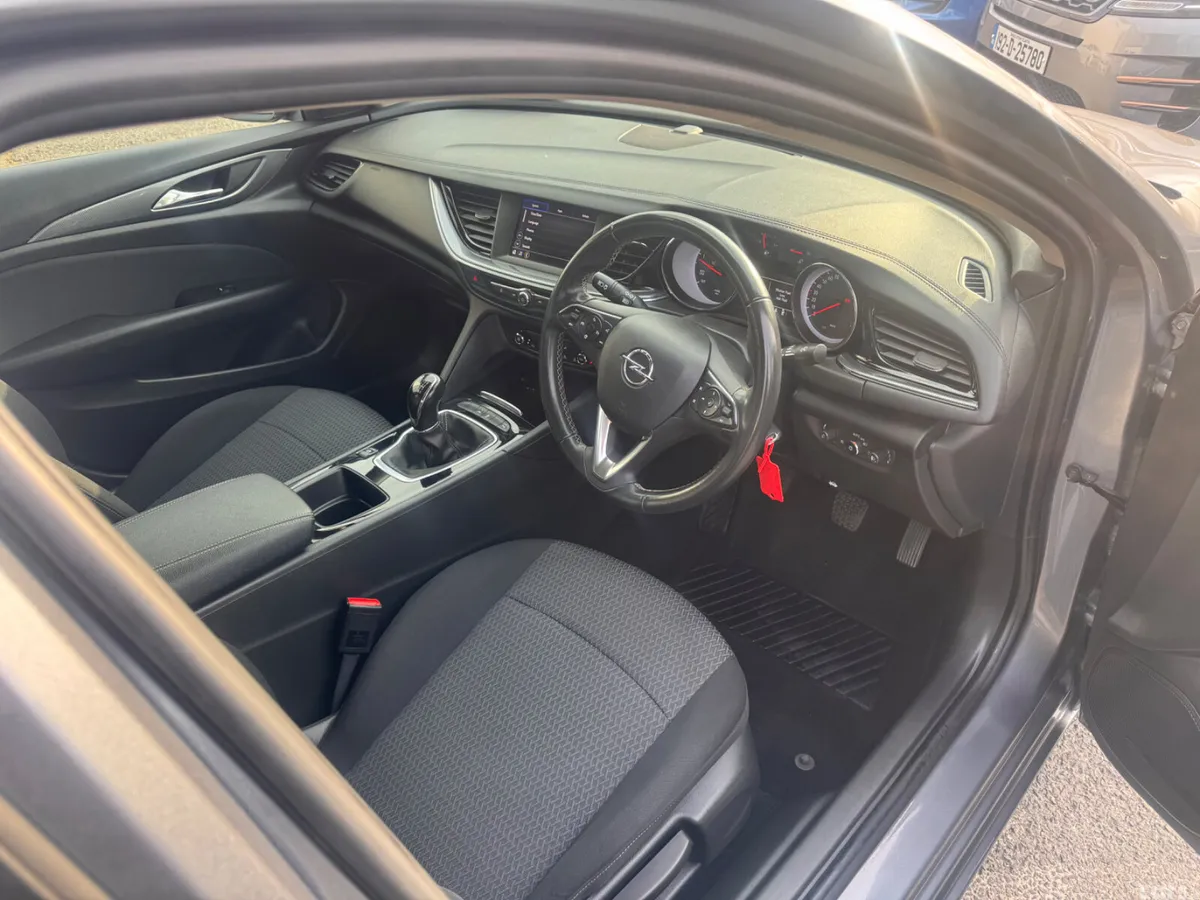 Opel Insignia Hatchback, Diesel, 2021, Grey