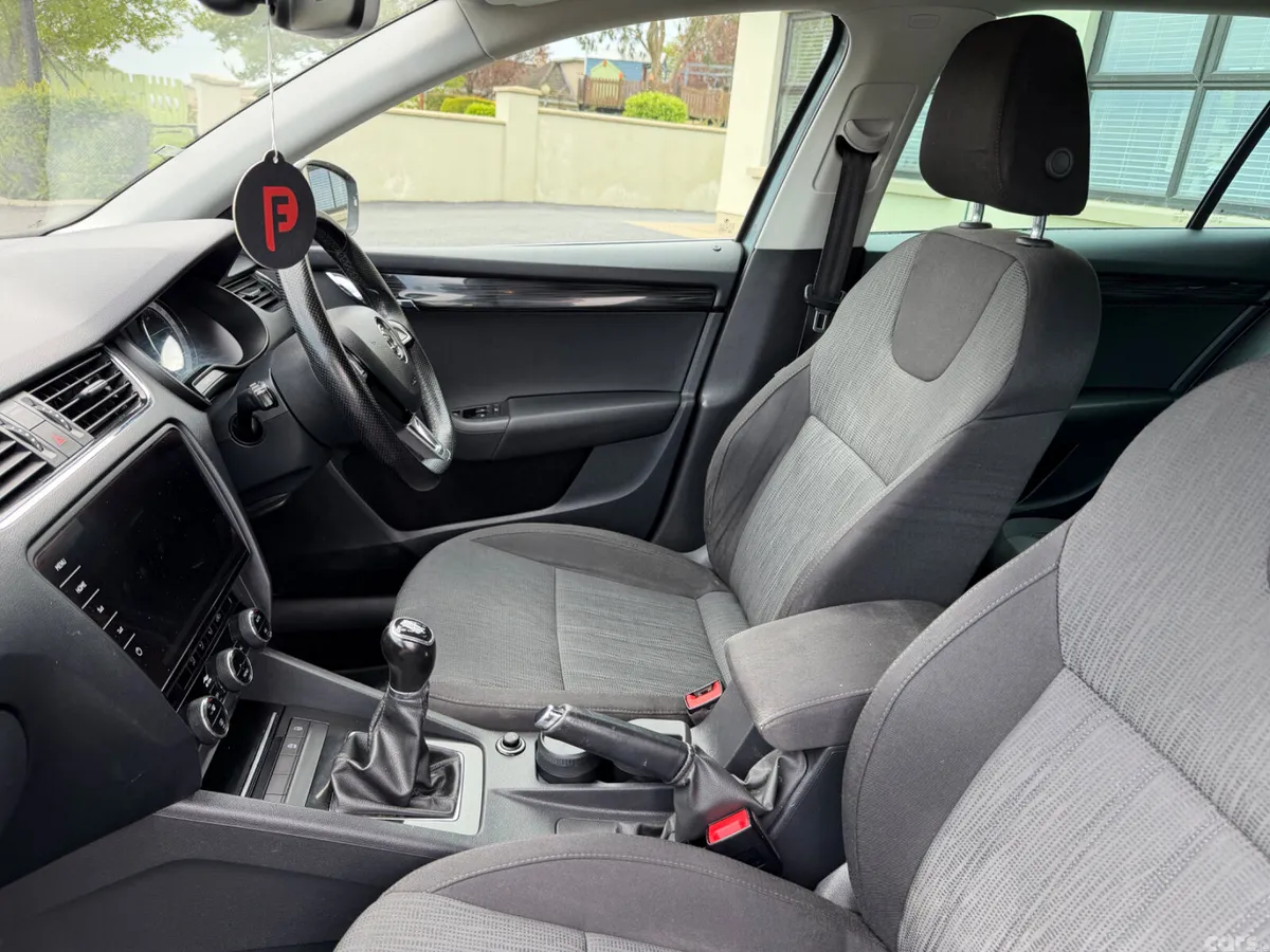 Skoda Octavia Estate, Petrol, 2018, Grey