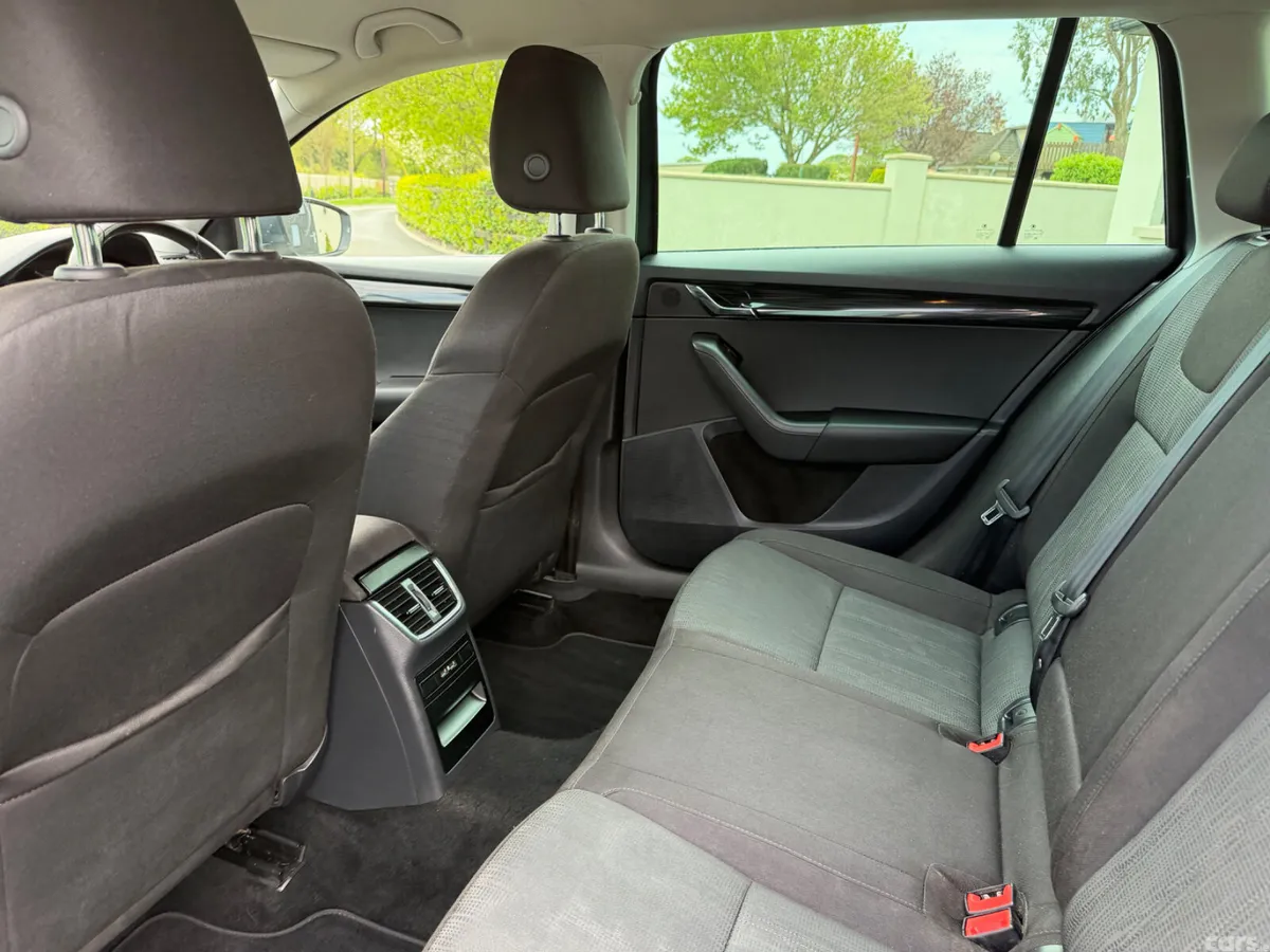 Skoda Octavia Estate, Petrol, 2018, Grey