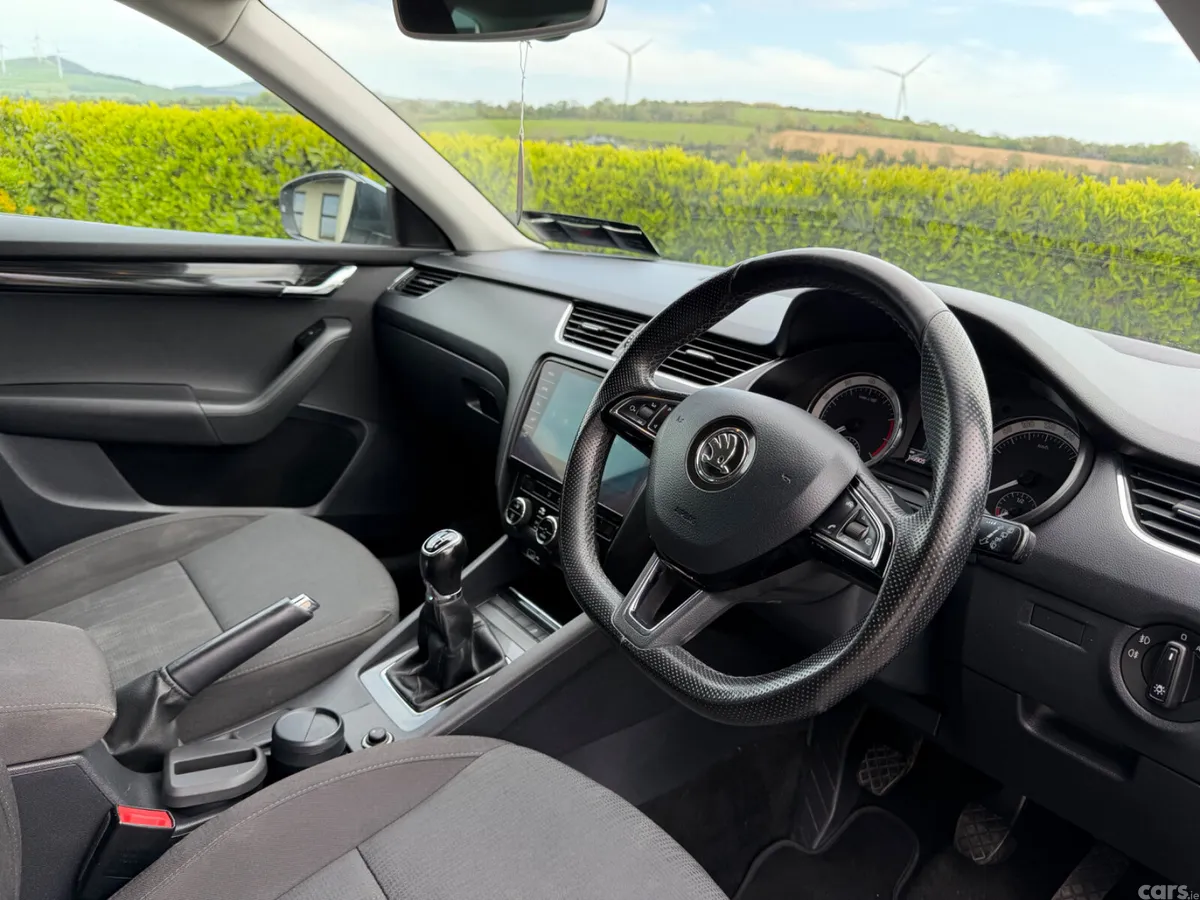 Skoda Octavia Estate, Petrol, 2018, Grey