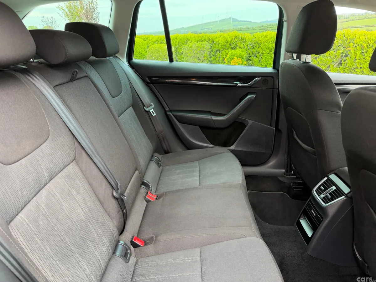 Skoda Octavia Estate, Petrol, 2018, Grey