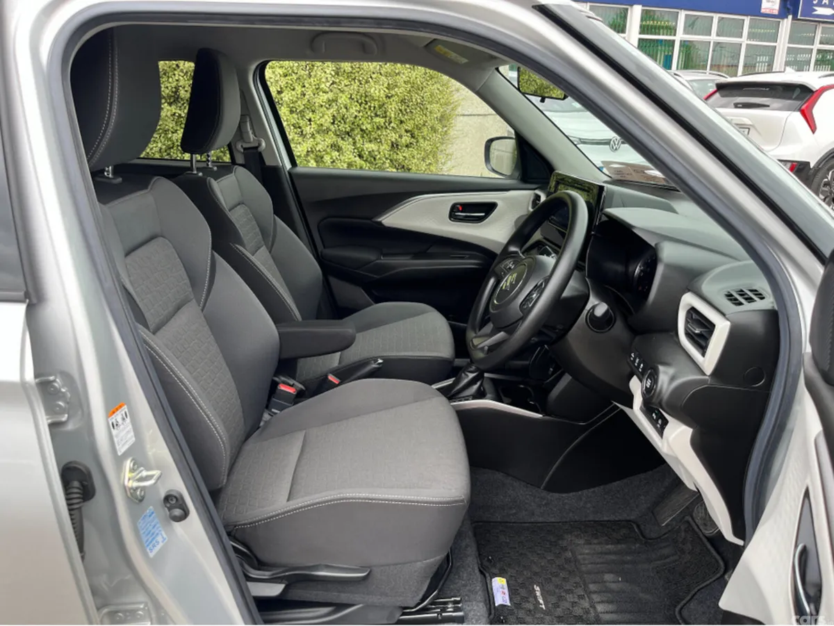 Suzuki Swift Hatchback, Petrol, 2023, Silver