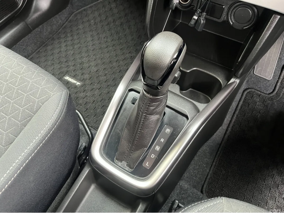 Suzuki Swift Hatchback, Petrol, 2023, Silver