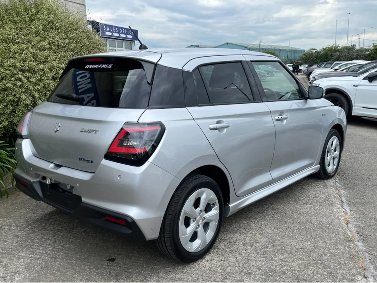 Suzuki Swift Hatchback, Petrol, 2023, Silver