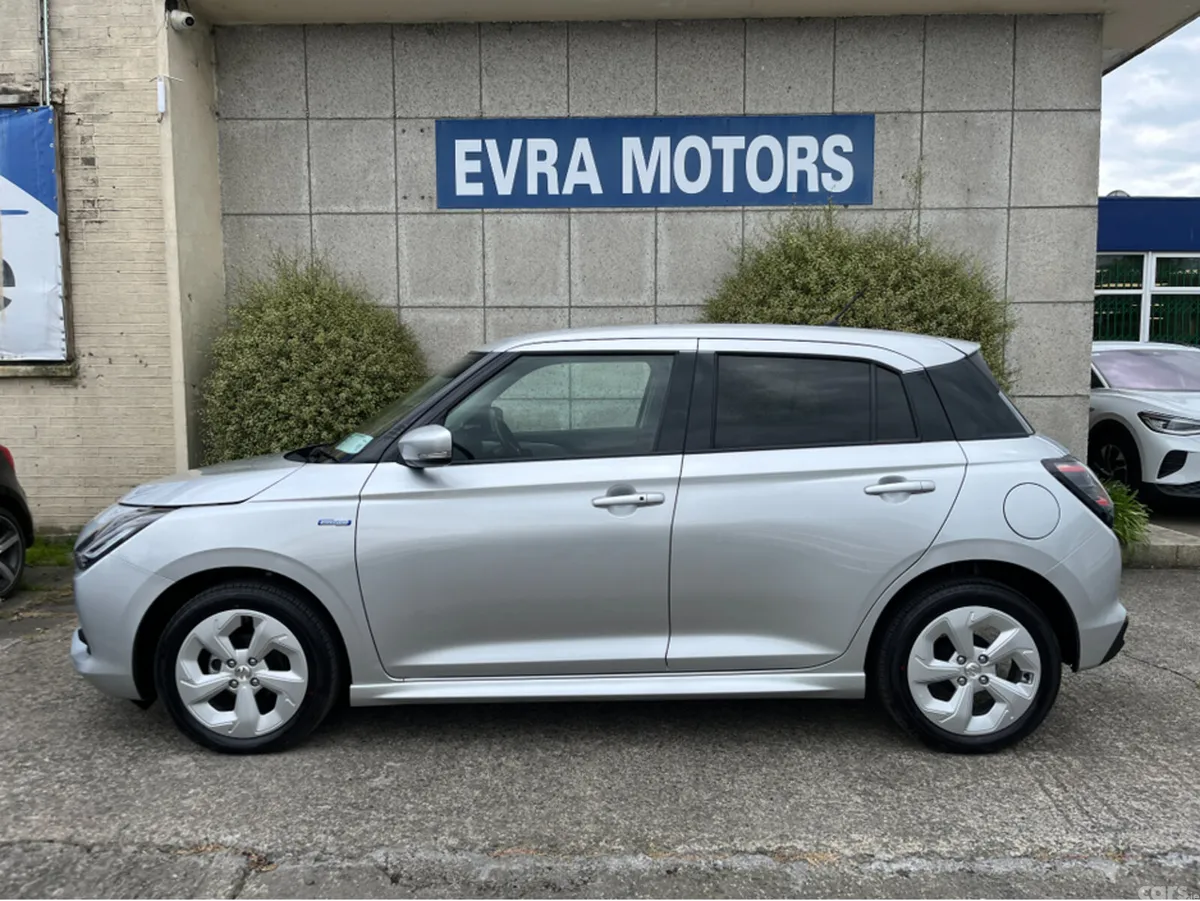 Suzuki Swift Hatchback, Petrol, 2023, Silver