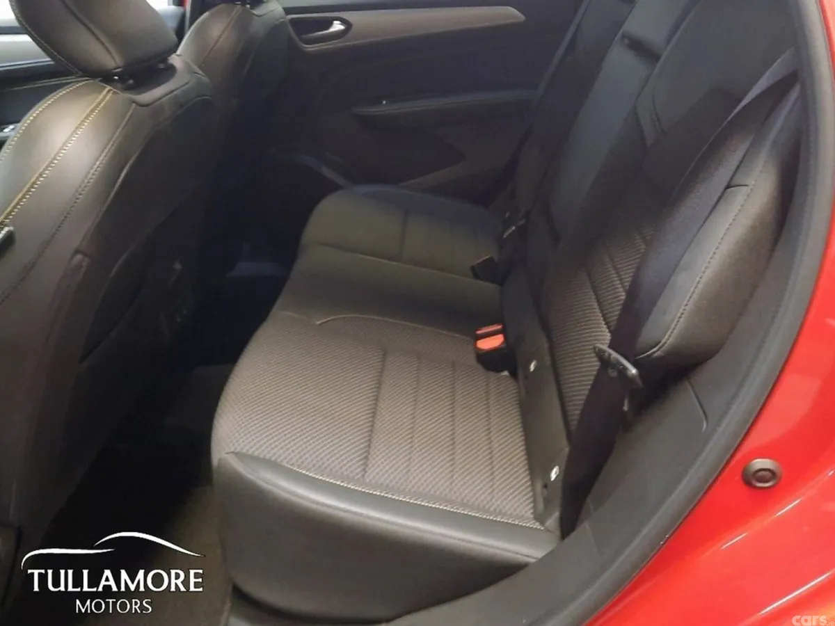 Renault Arkana Hatchback, Petrol Hybrid, 2025, Red