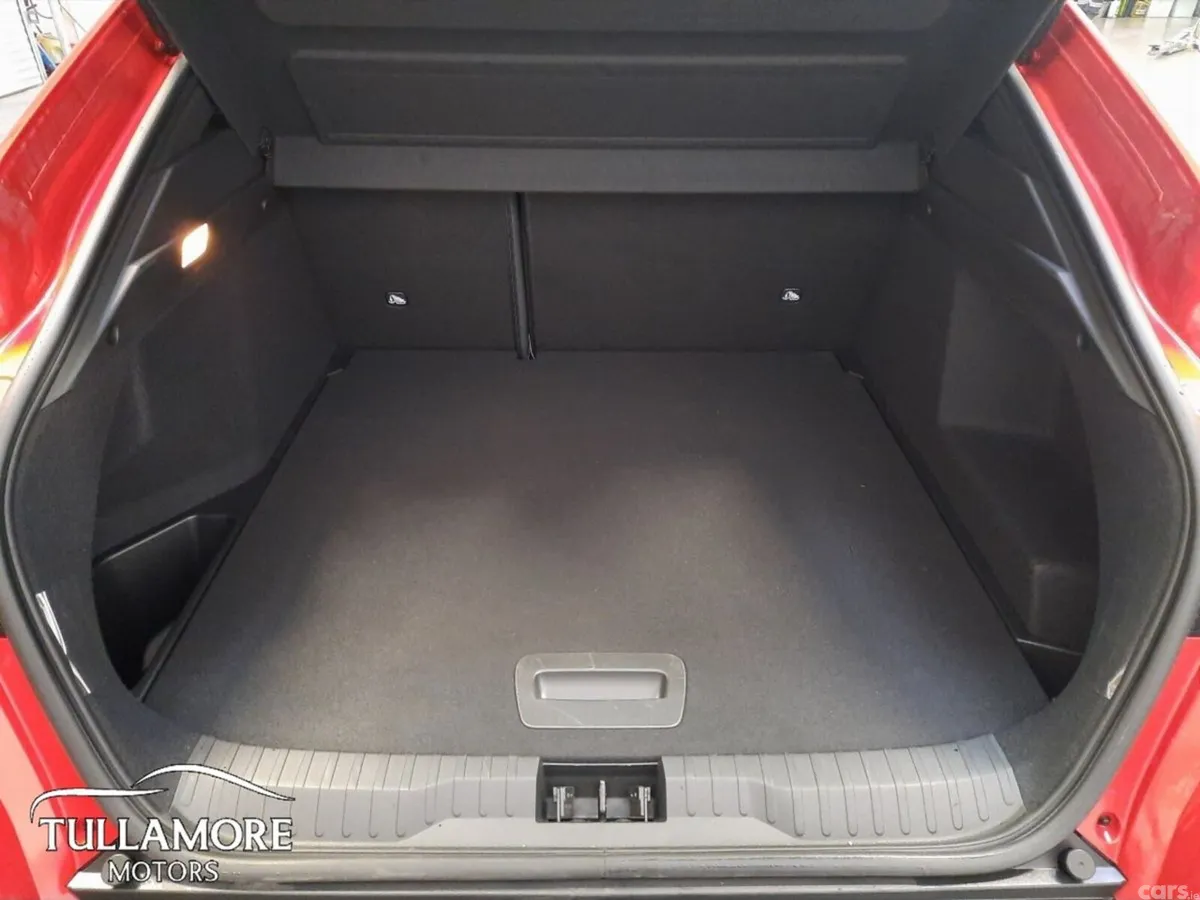 Renault Arkana Hatchback, Petrol Hybrid, 2025, Red