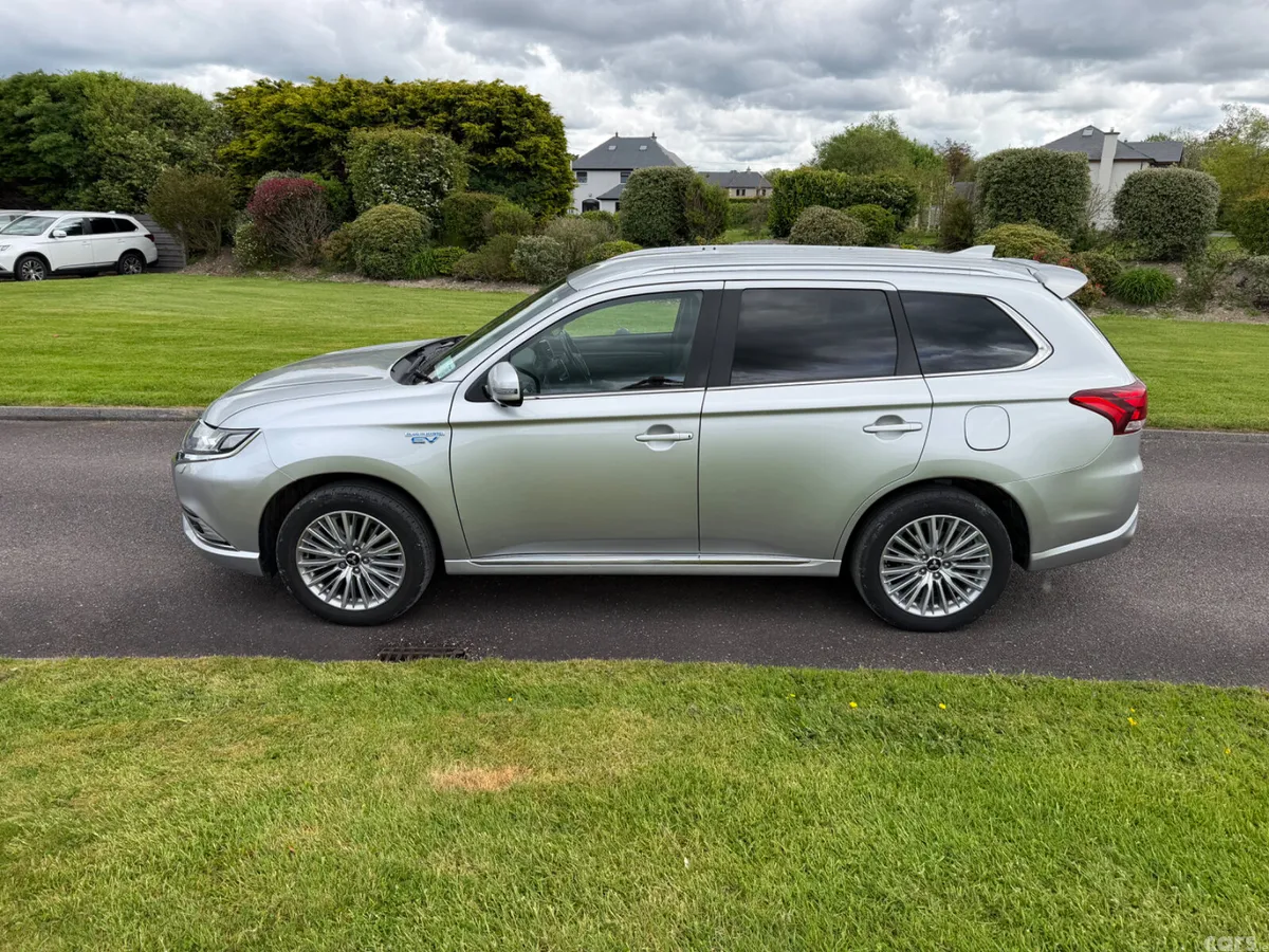 Mitsubishi Outlander SUV, Petrol Plug-in Hybrid, 2019, Silver