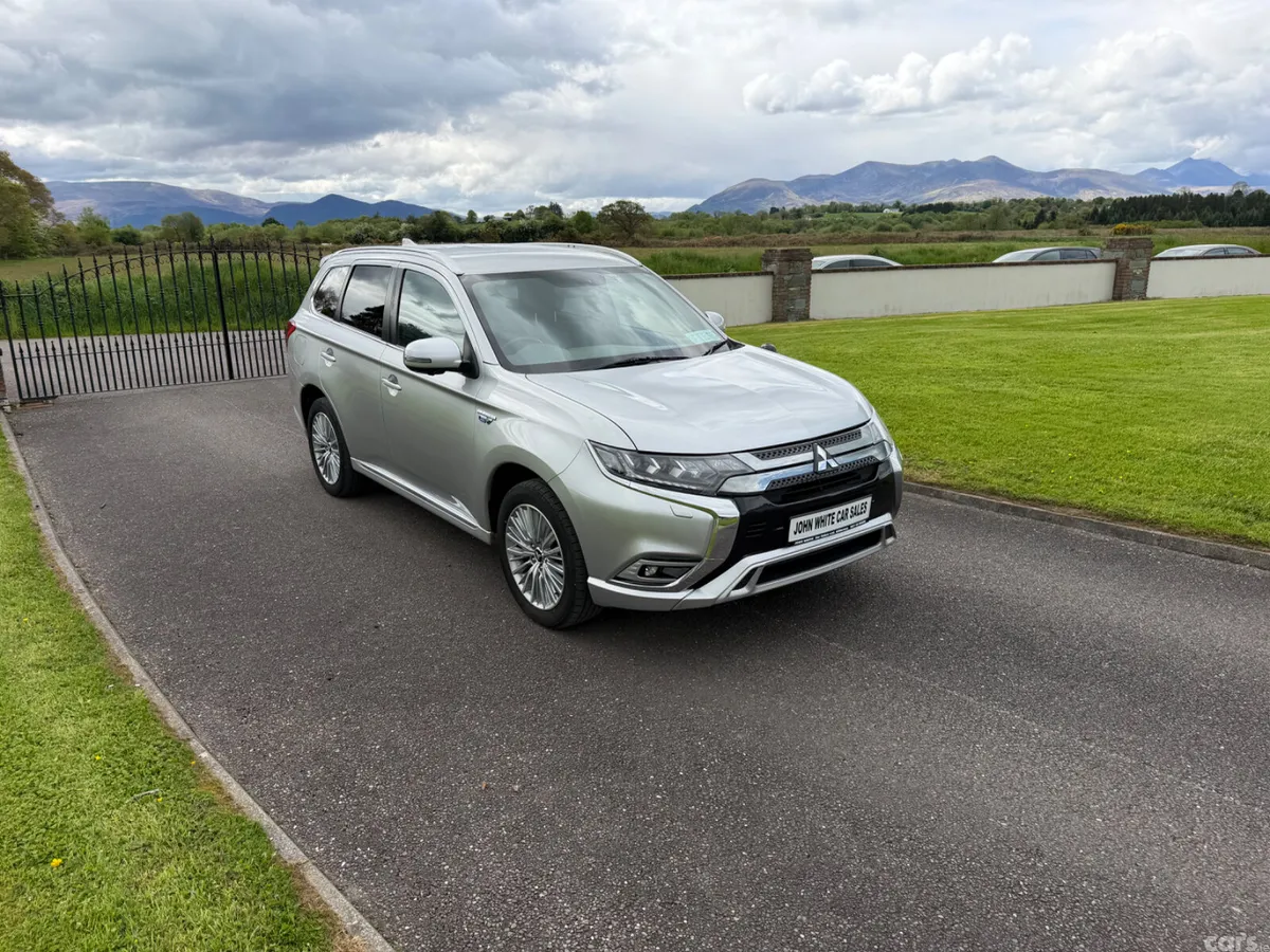 Mitsubishi Outlander SUV, Petrol Plug-in Hybrid, 2019, Silver