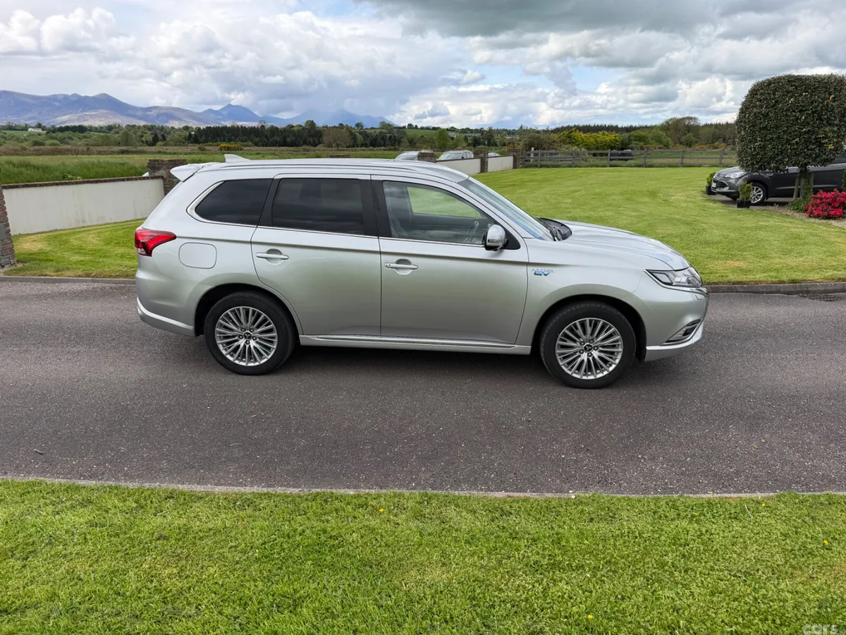 Mitsubishi Outlander SUV, Petrol Plug-in Hybrid, 2019, Silver