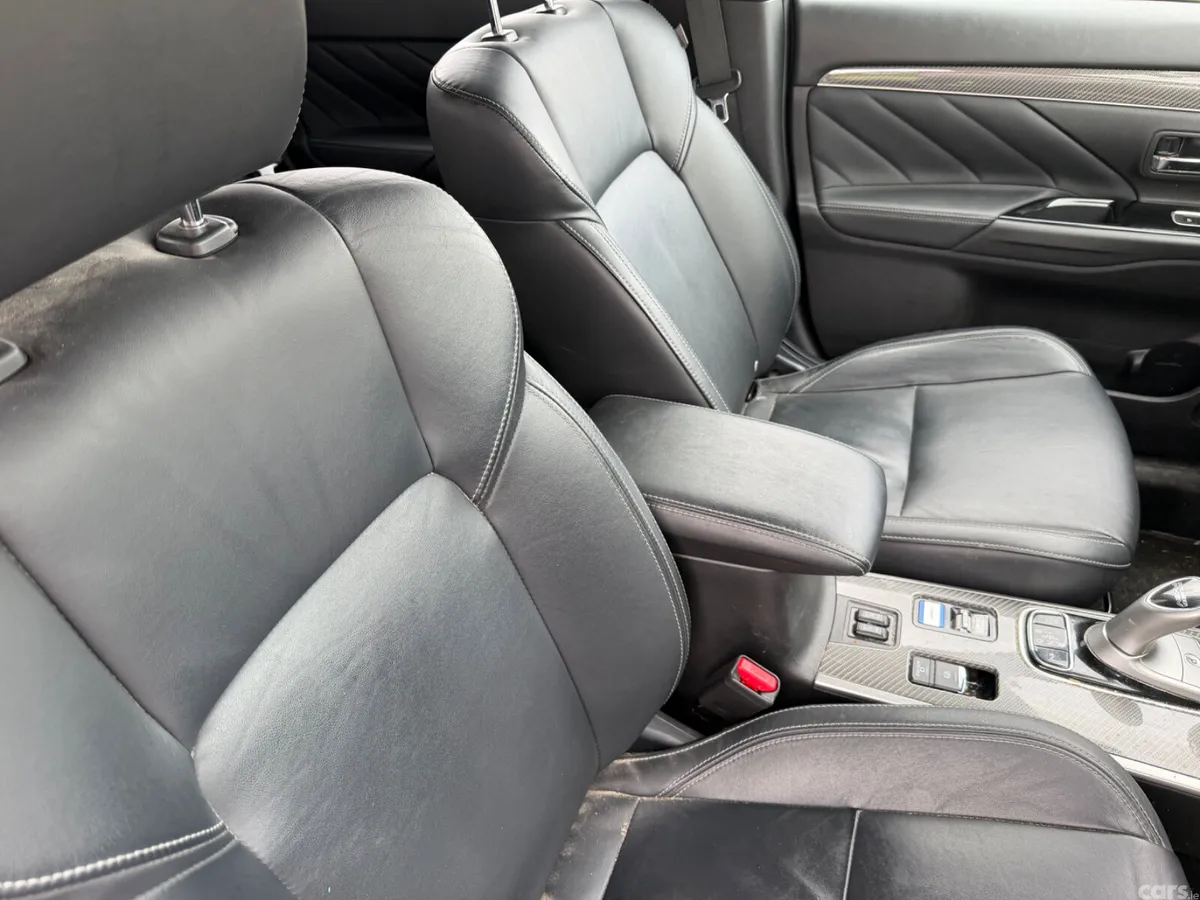 Mitsubishi Outlander SUV, Petrol Plug-in Hybrid, 2019, Silver