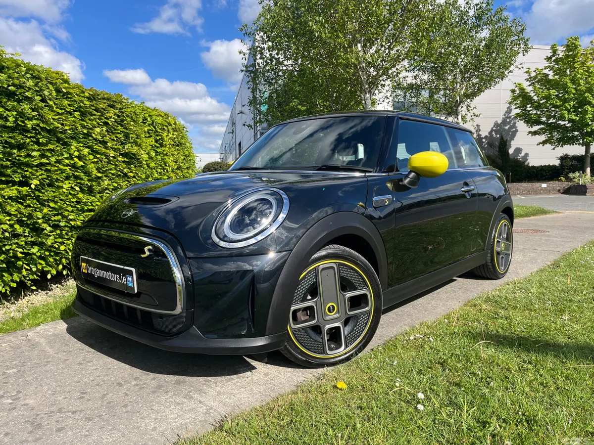 Mini Electric Hatchback, Electric, 2022, Black