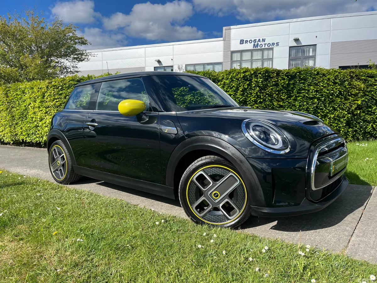 Mini Electric Hatchback, Electric, 2022, Black