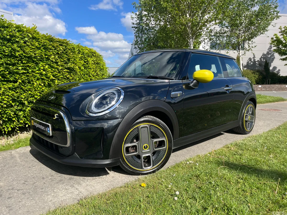Mini Electric Hatchback, Electric, 2022, Black