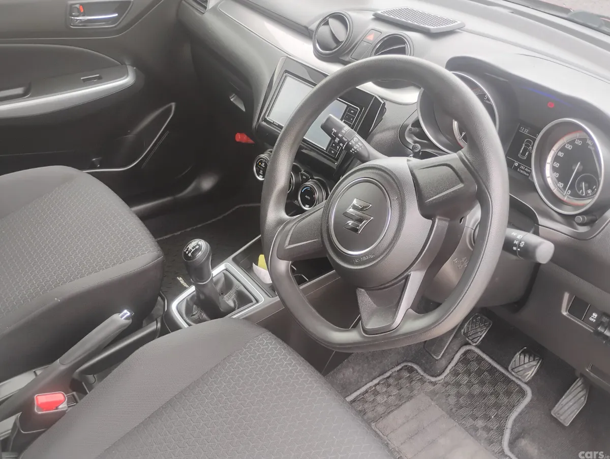 Suzuki Swift Hatchback, Petrol, 2017, Red