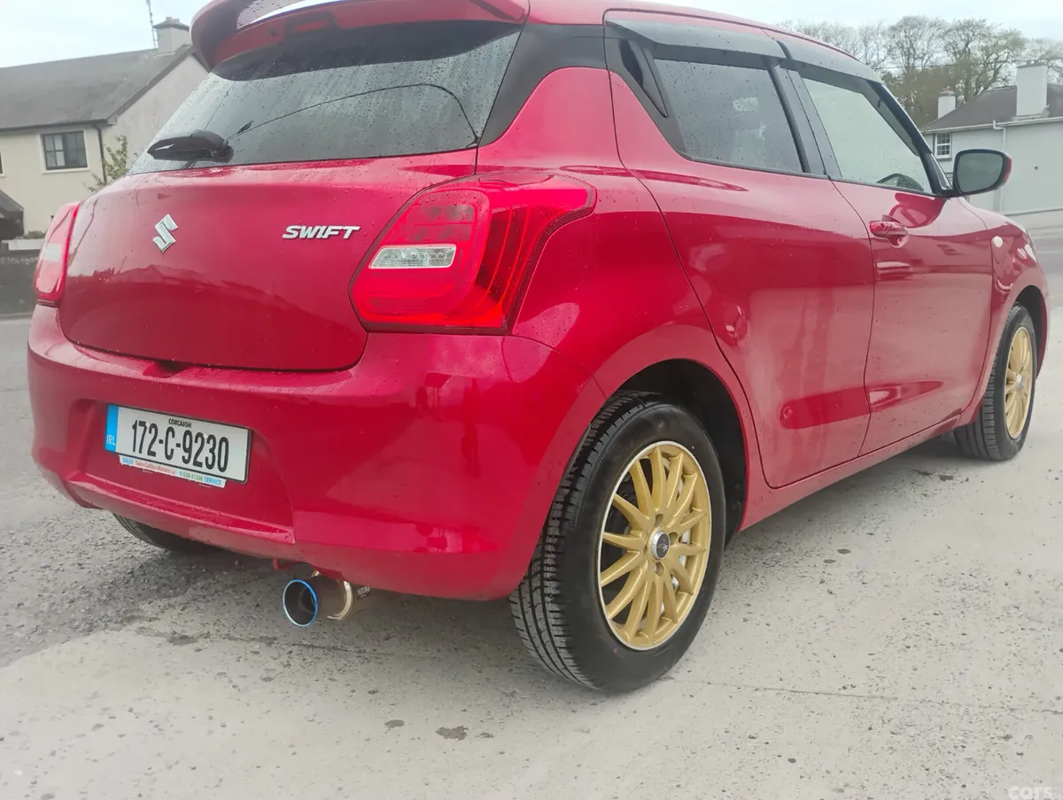 Suzuki Swift Hatchback, Petrol, 2017, Red