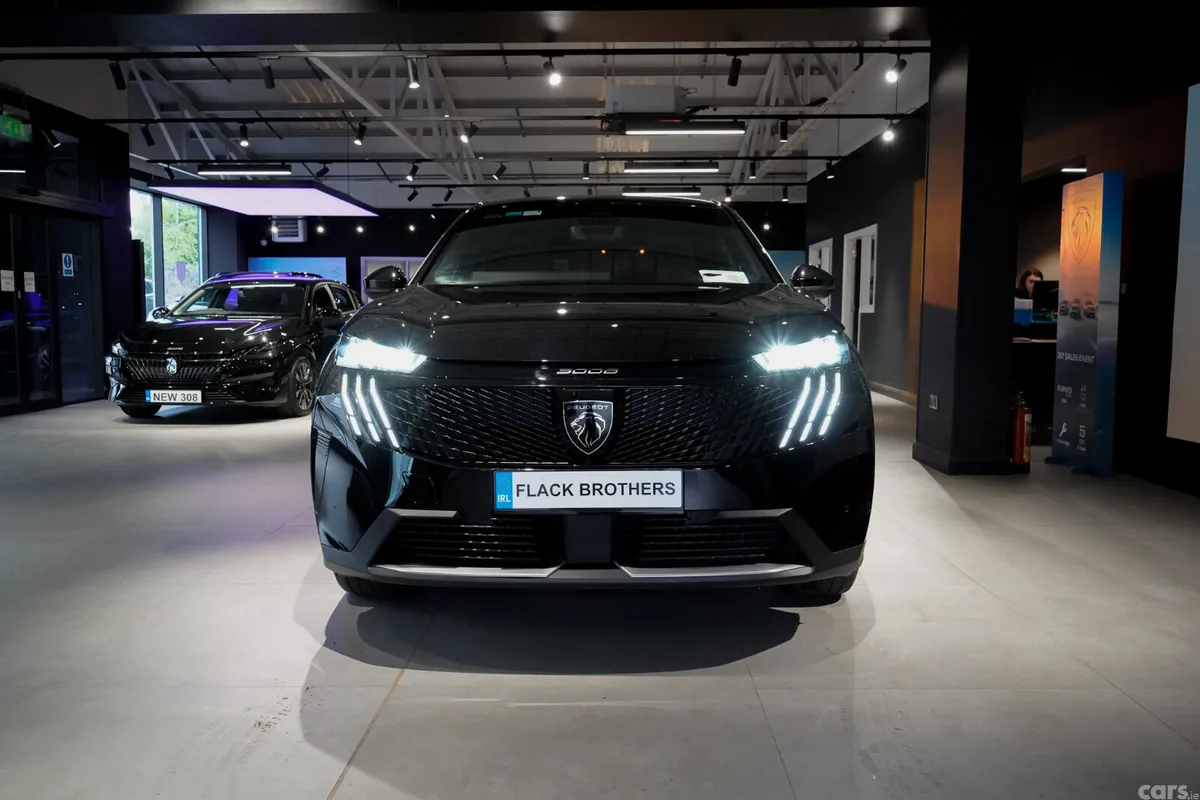 Peugeot 3008 MPV, Petrol Hybrid, 2025, Black