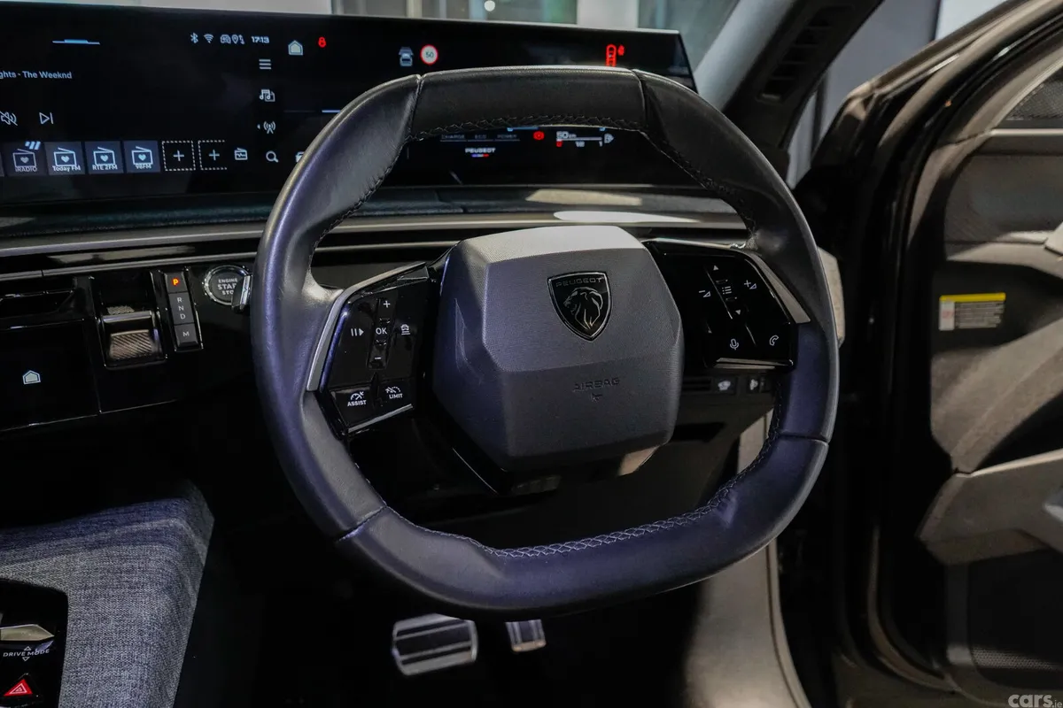 Peugeot 3008 MPV, Petrol Hybrid, 2025, Black