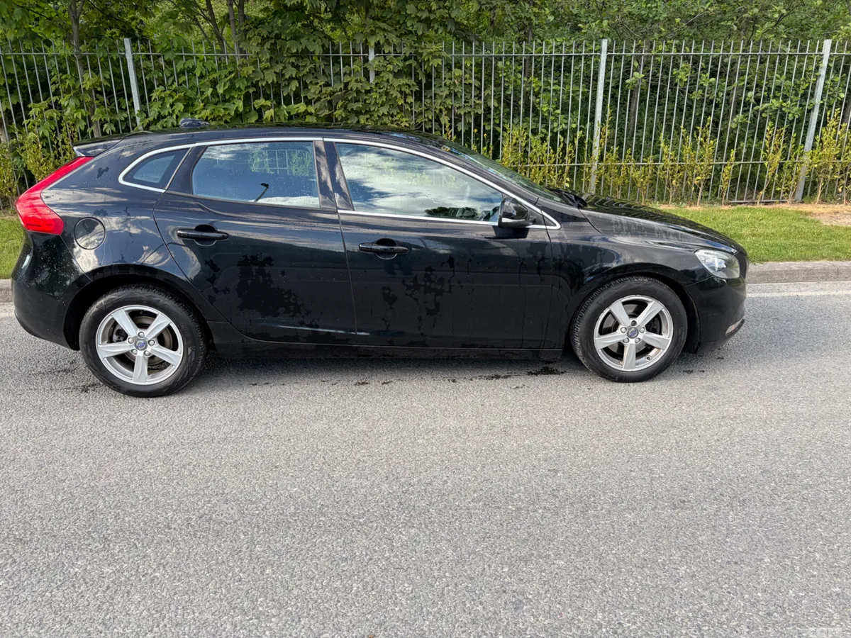 Volvo V40 Hatchback, Diesel, 2016, Black