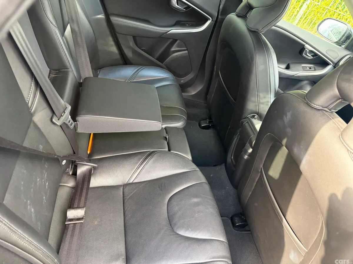 Volvo V40 Hatchback, Diesel, 2016, Black