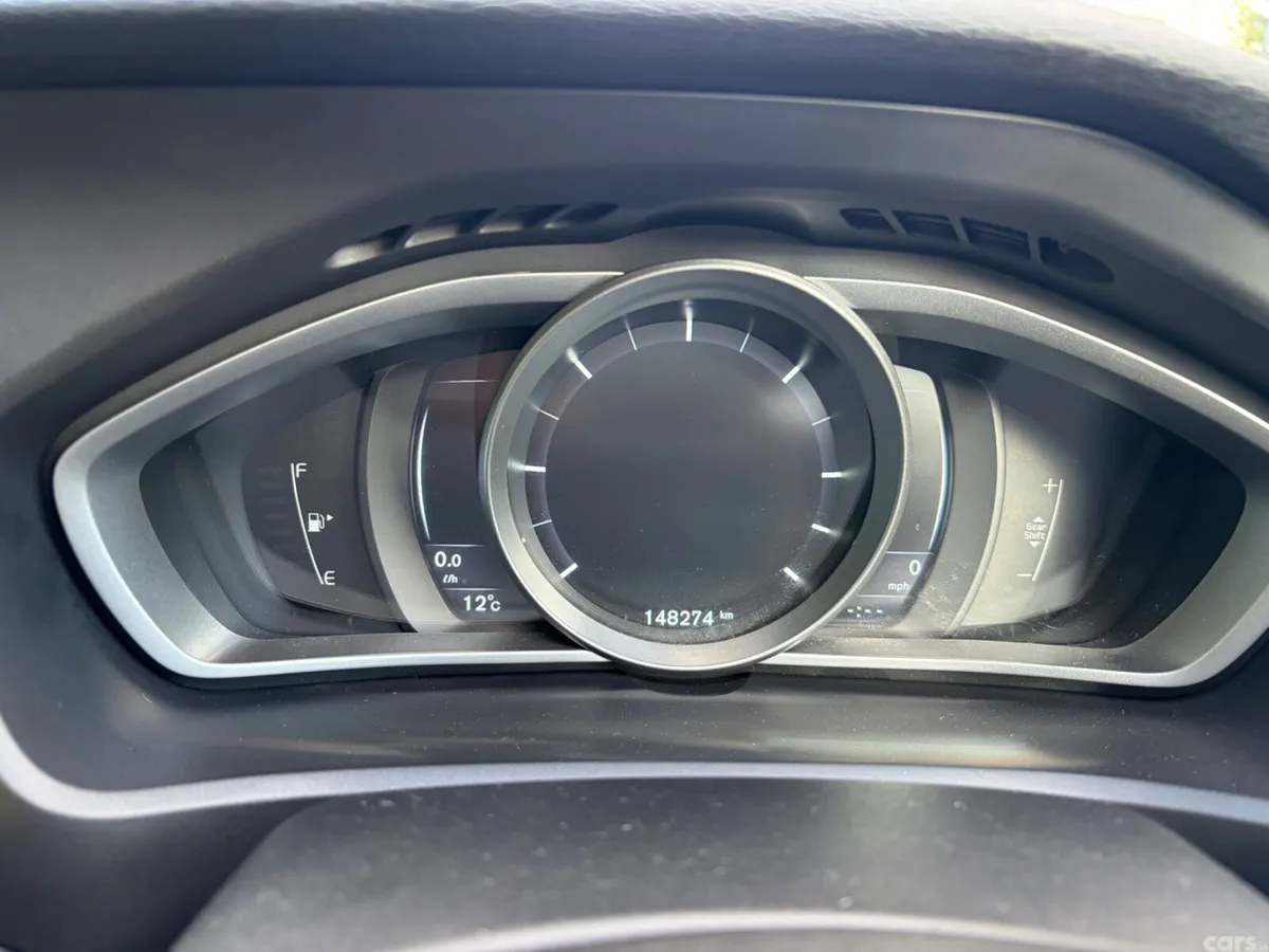 Volvo V40 Hatchback, Diesel, 2016, Black