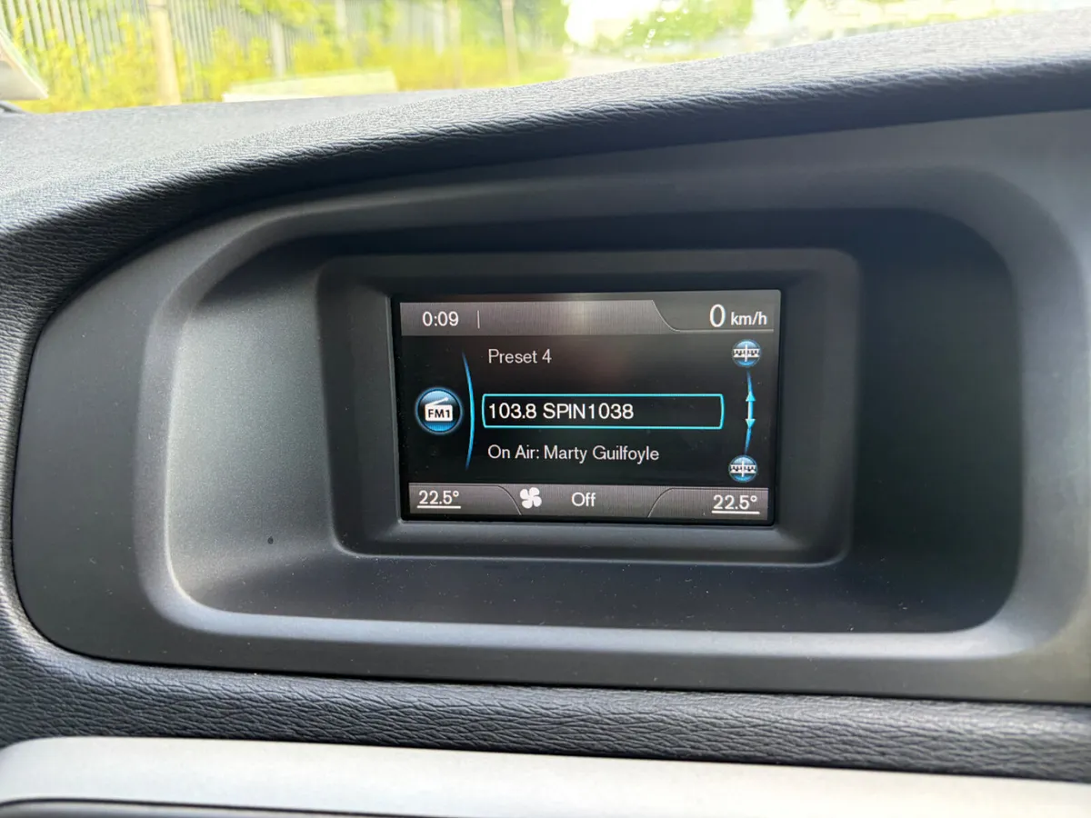 Volvo V40 Hatchback, Diesel, 2016, Black