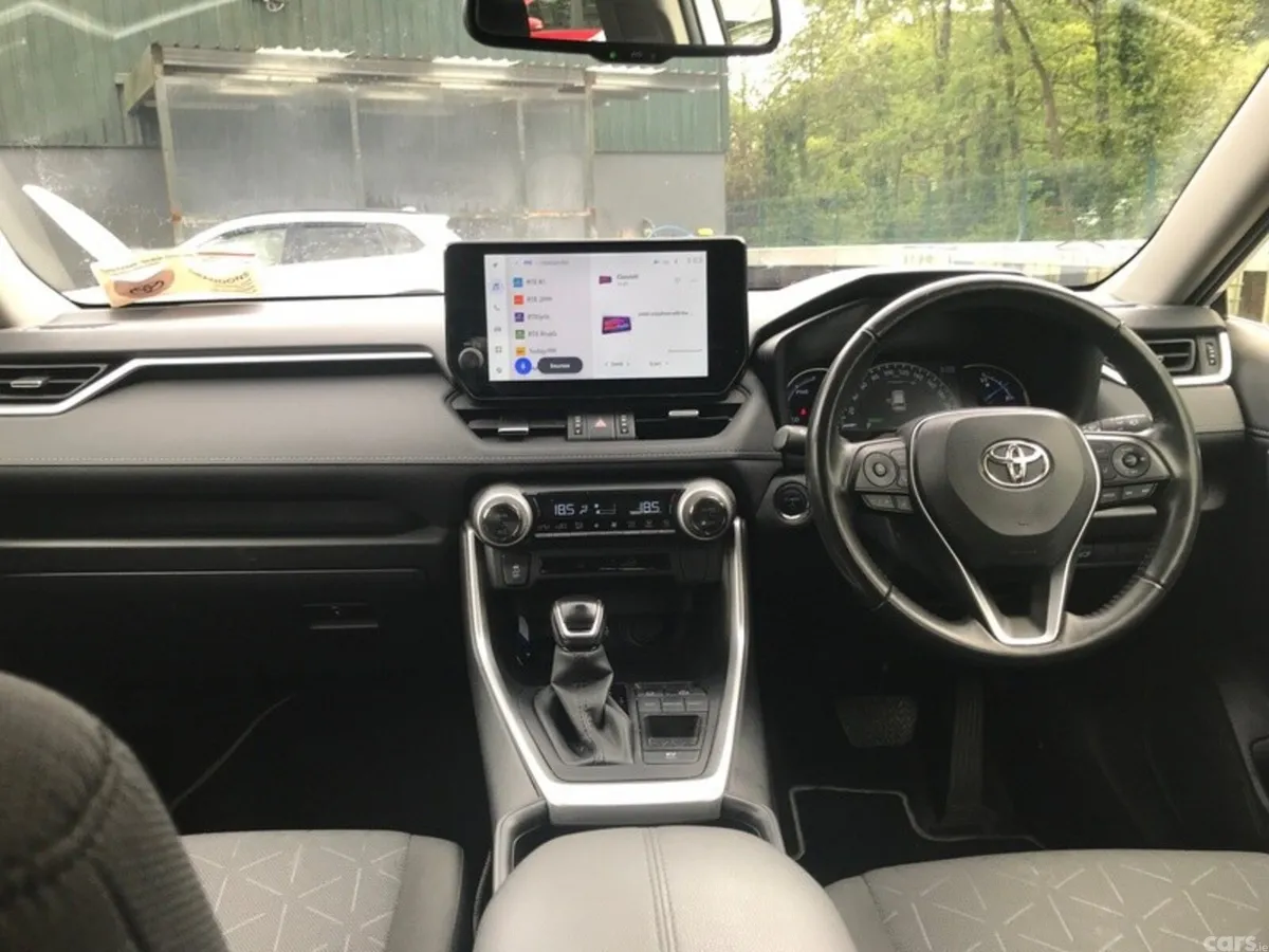 Toyota RAV4 SUV, Petrol Hybrid, 2023, White