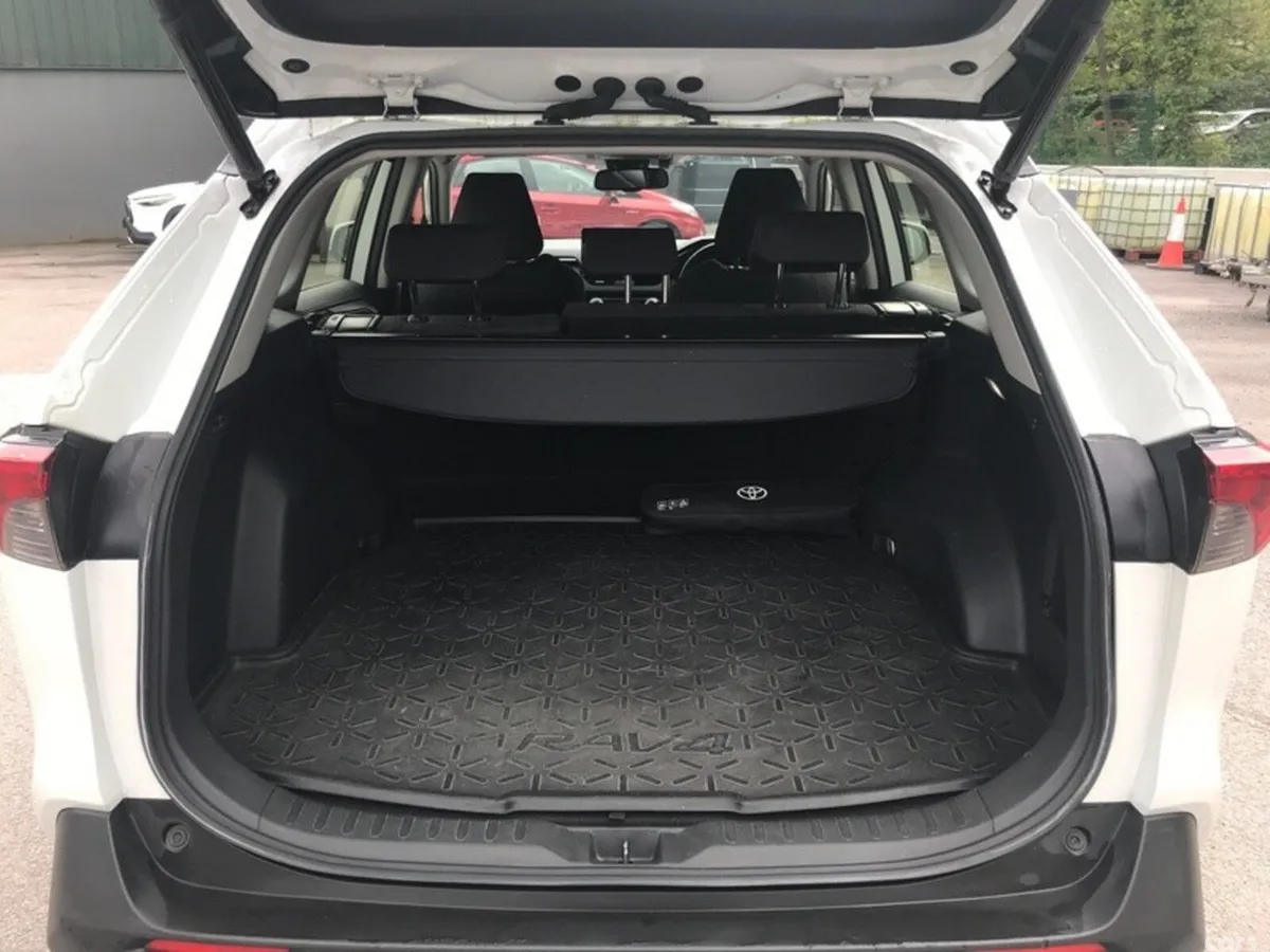 Toyota RAV4 SUV, Petrol Hybrid, 2023, White