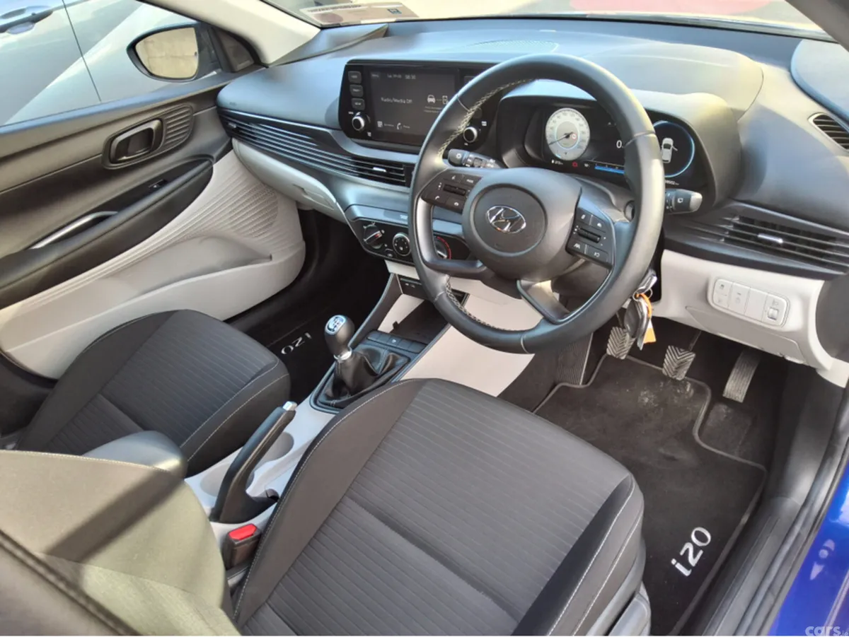 Hyundai i20 Hatchback, Petrol, 2023, Blue