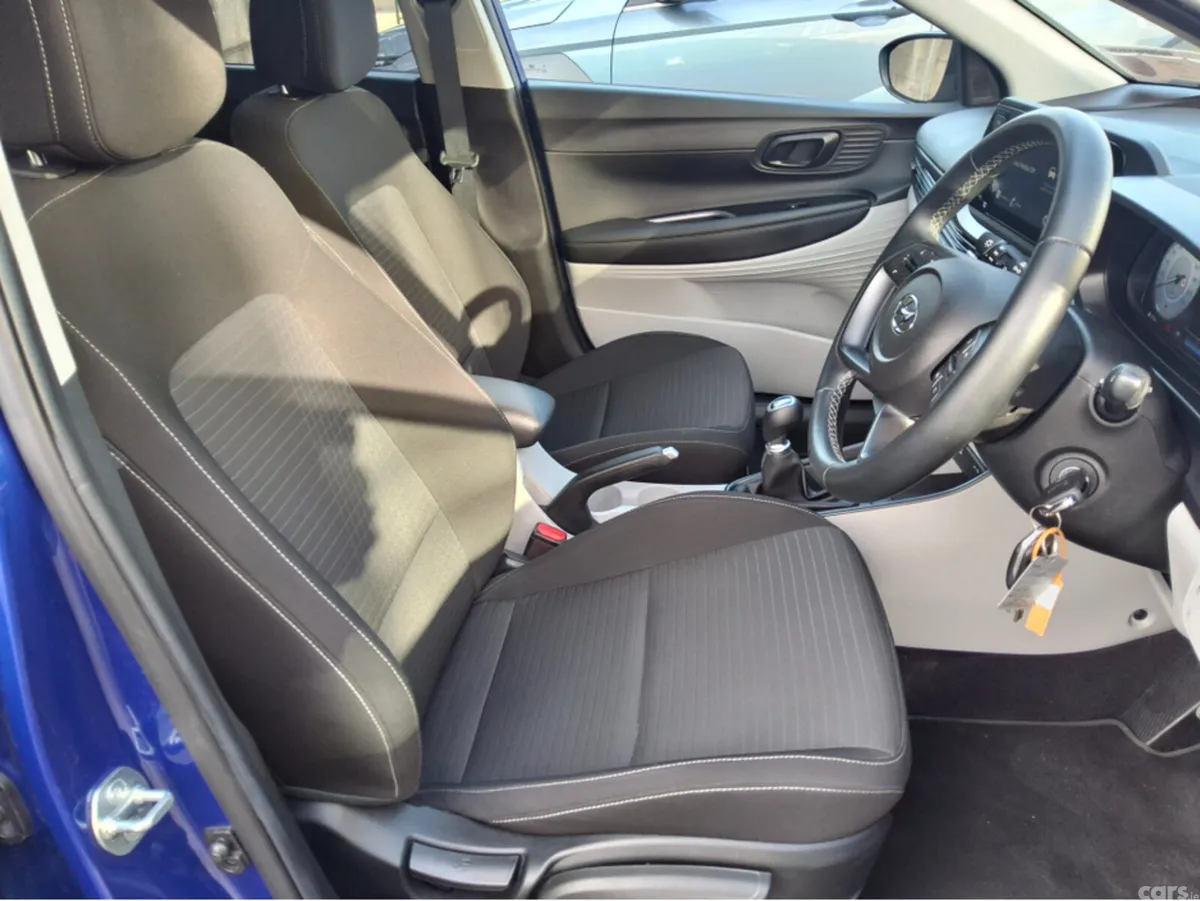 Hyundai i20 Hatchback, Petrol, 2023, Blue