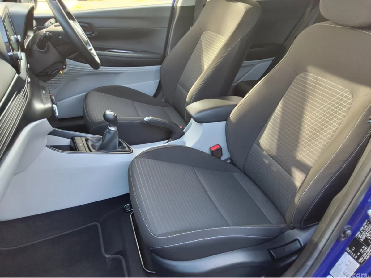 Hyundai i20 Hatchback, Petrol, 2023, Blue