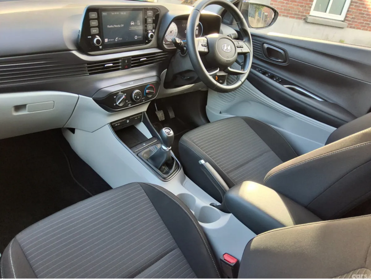Hyundai i20 Hatchback, Petrol, 2023, Blue