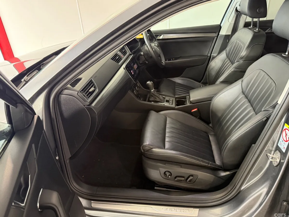 Skoda Superb Hatchback, Diesel, 2023, Grey