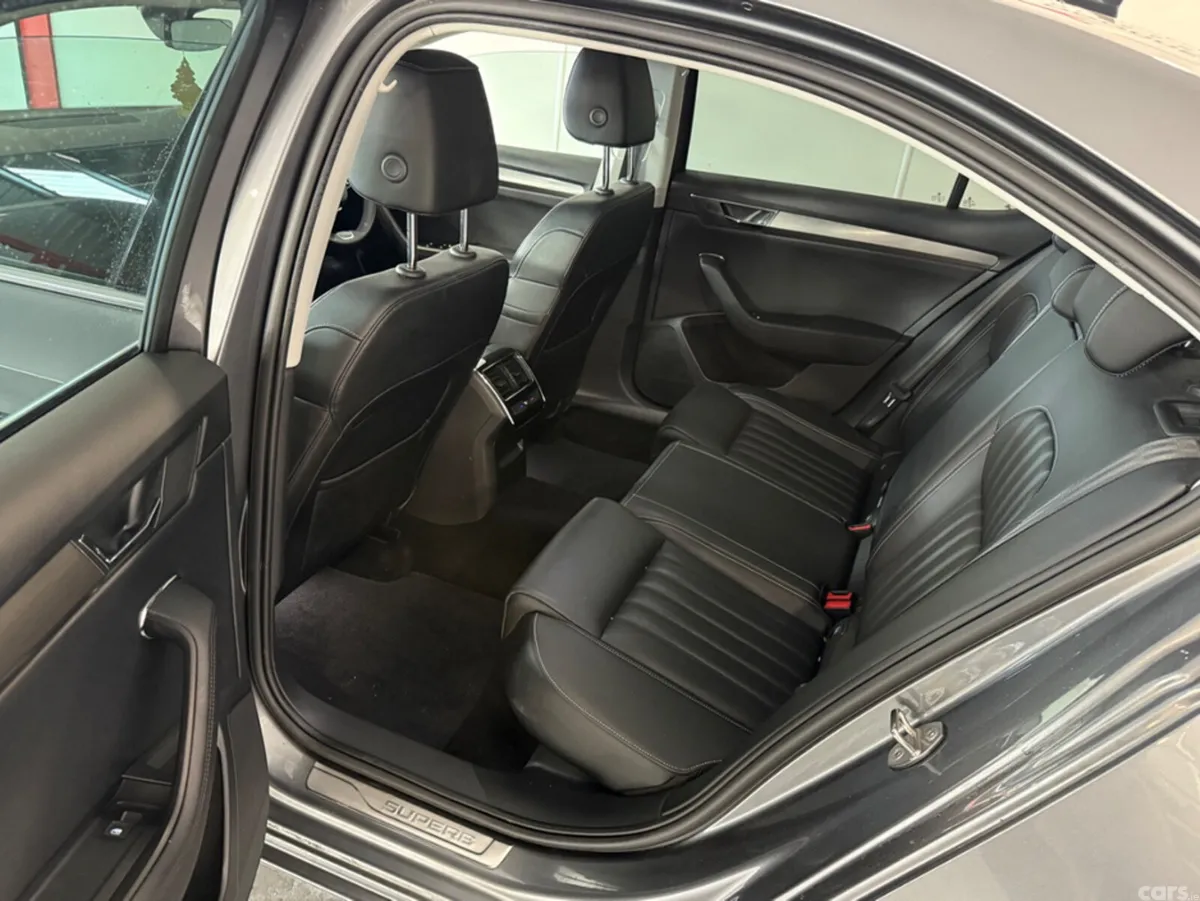 Skoda Superb Hatchback, Diesel, 2023, Grey