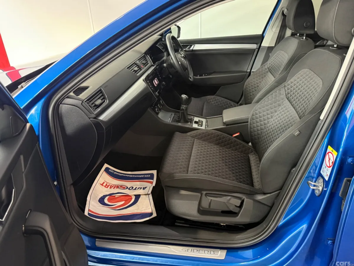 Skoda Superb Hatchback, Diesel, 2023, Blue