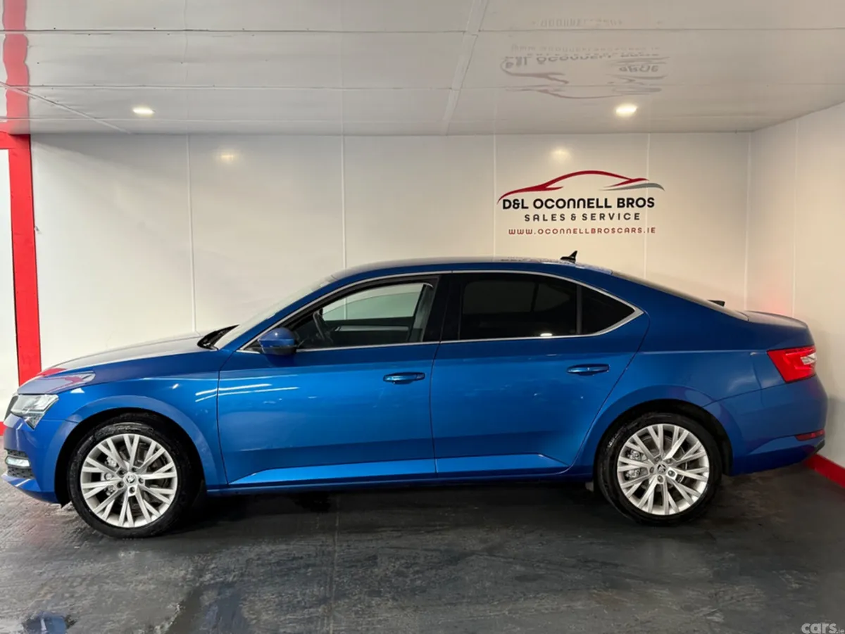 Skoda Superb Hatchback, Diesel, 2023, Blue