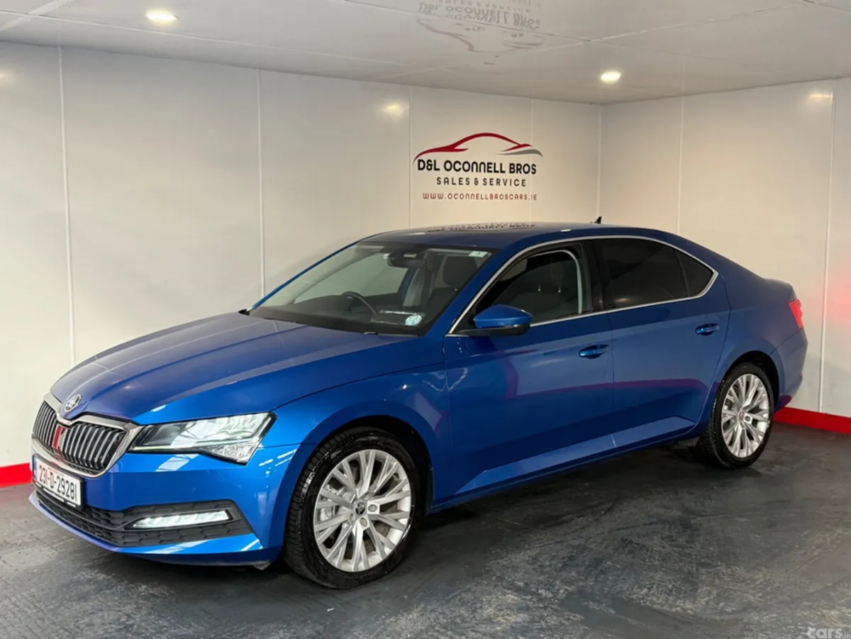 Skoda Superb Hatchback, Diesel, 2023, Blue