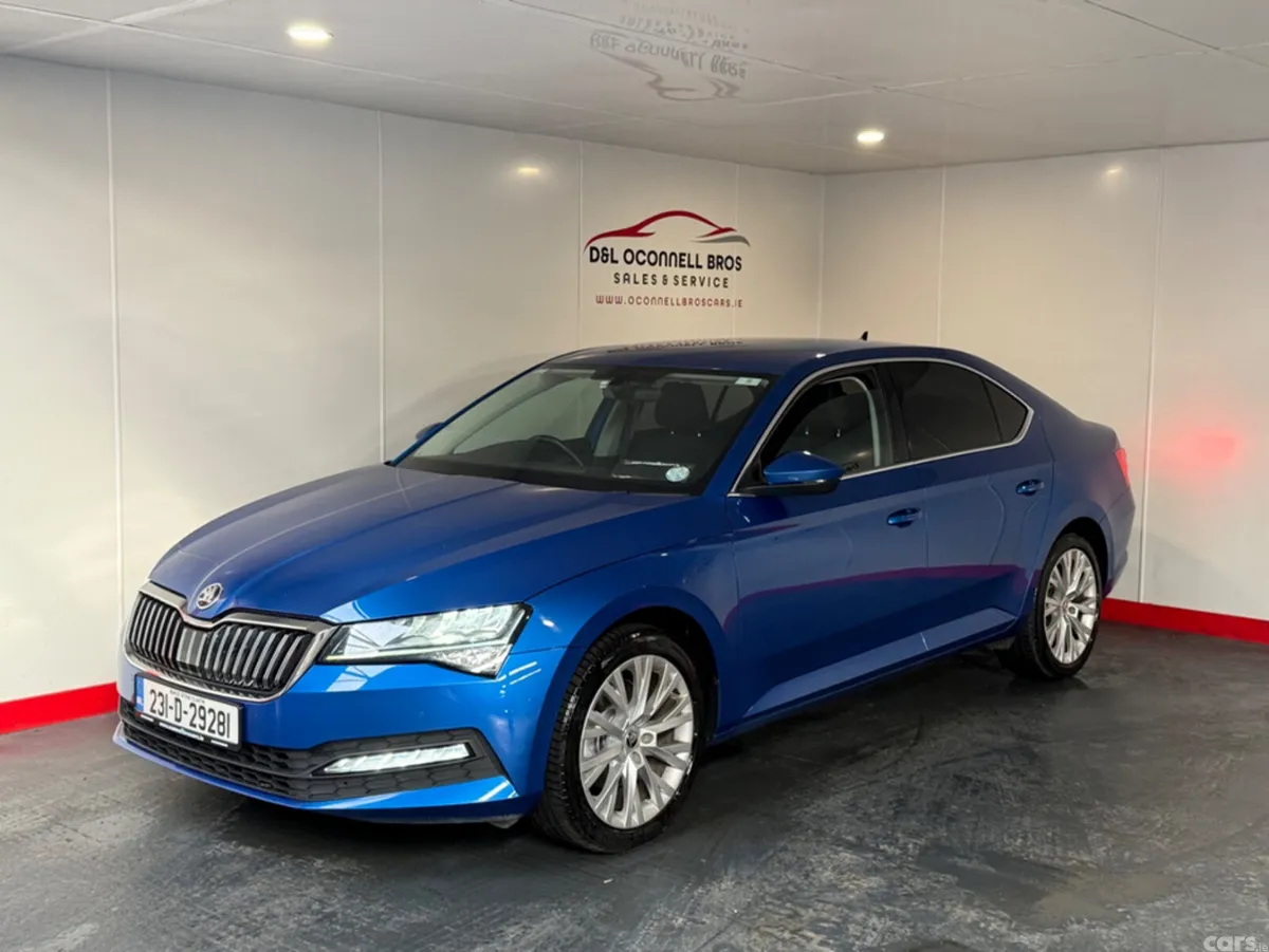 Skoda Superb Hatchback, Diesel, 2023, Blue